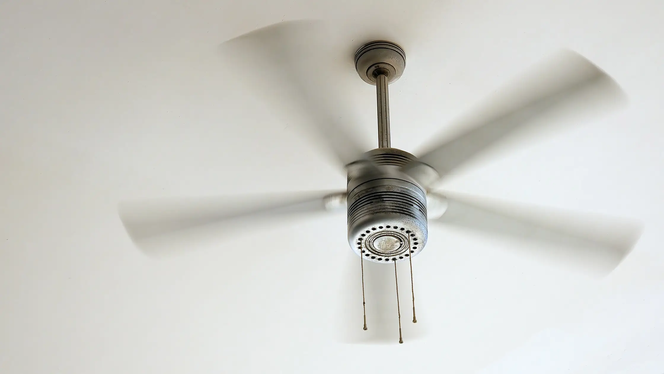 Ceiling fan spinning with metal blades